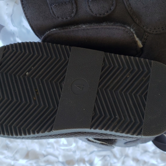 Winter Accessories Bundle - Boots and Knit Pompom Toque - Picture 4 of 7